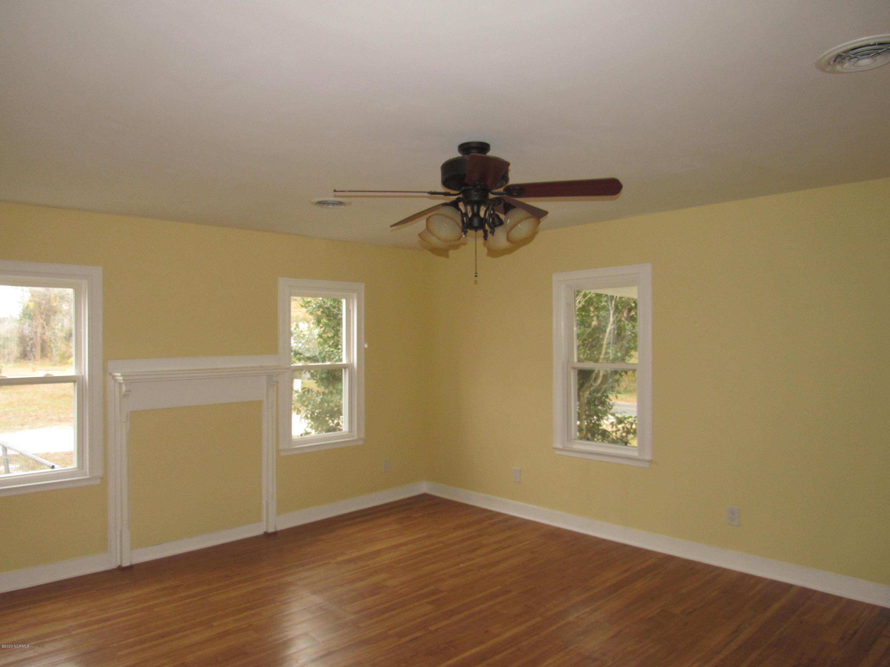 466 Masontown Road Newport, NC 28570 - Photo 9 of 28 Living Room @ 466 Masontown Rd.