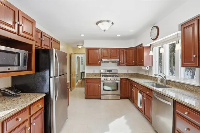 $699,900 | 109 Westford Street, Chelmsford, MA 01824