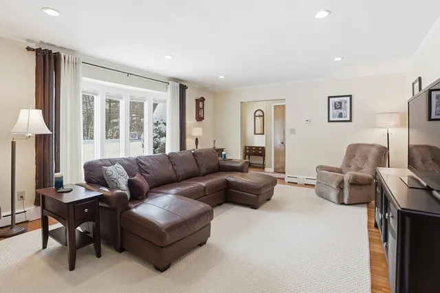 $699,900 | 109 Westford Street, Chelmsford, MA 01824