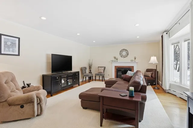 $699,900 | 109 Westford Street, Chelmsford, MA 01824