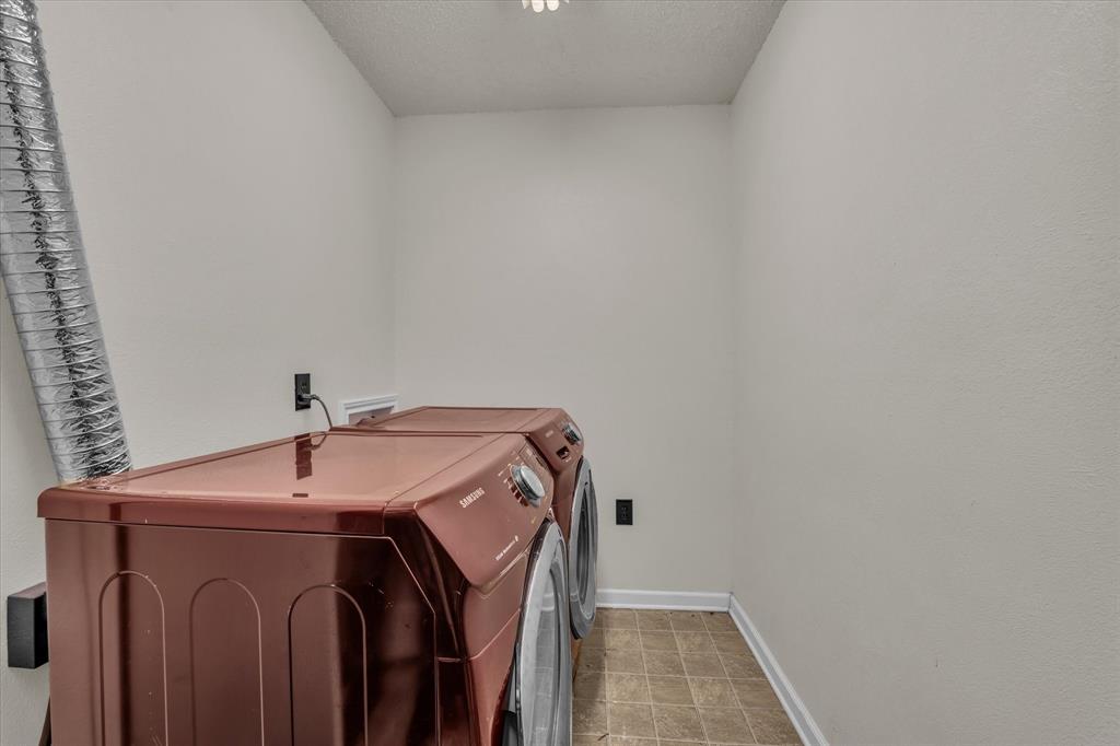 1007 North 57th Street Waco, TX 76710 - Photo 24 of 38 a utility room with dryer and washer