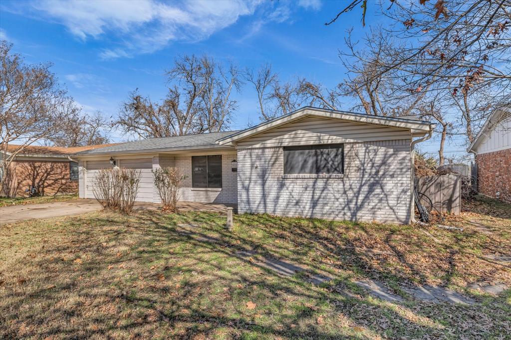 1007 North 57th Street Waco, TX 76710 - Photo 3 of 38 a front view of a house with a yard