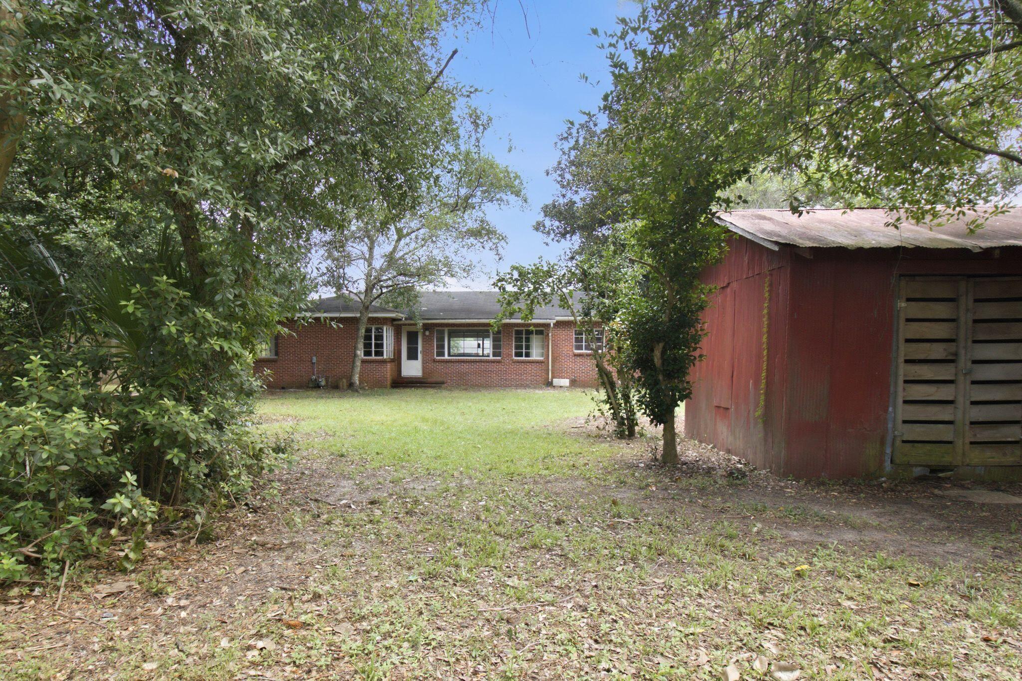 855 North Pearl Street Crestview, FL 32536 - Photo 11 of 31 a view of a house with a yard and large tree