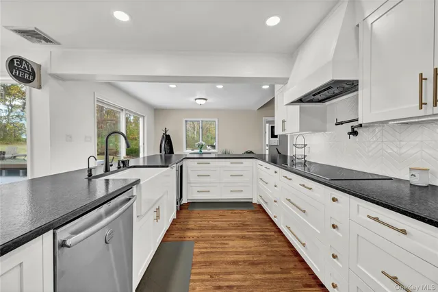 $809,900 | 151 Oak Ridge Circle, Mahopac, NY 10541