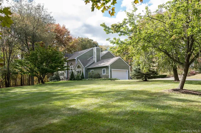 $809,900 | 151 Oak Ridge Circle, Mahopac, NY 10541