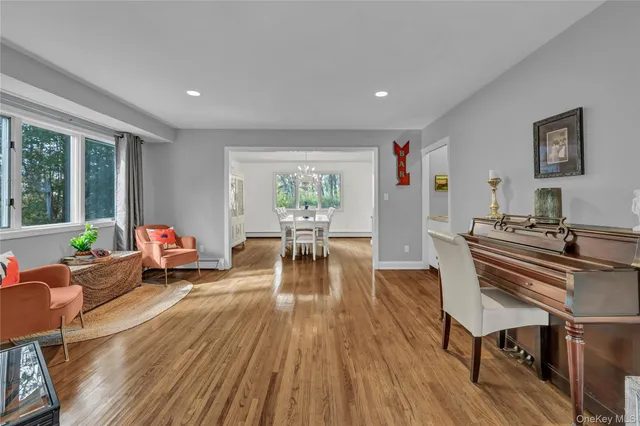 $809,900 | 151 Oak Ridge Circle, Mahopac, NY 10541