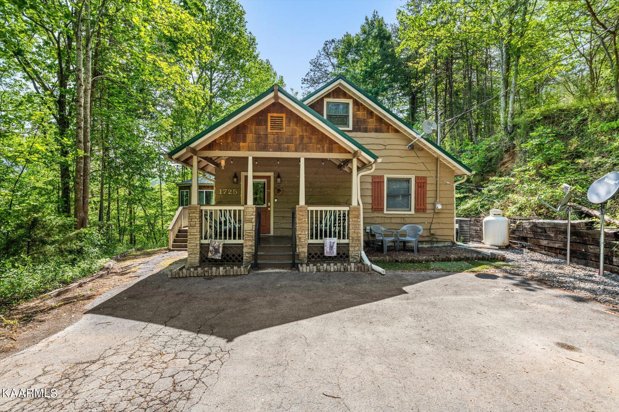 1725 Red Fox Ridge Way Sevierville, TN 37862 - Photo 2 of 22 02-1725-Red-Fox-Ridge-Way-Sevierville-TN