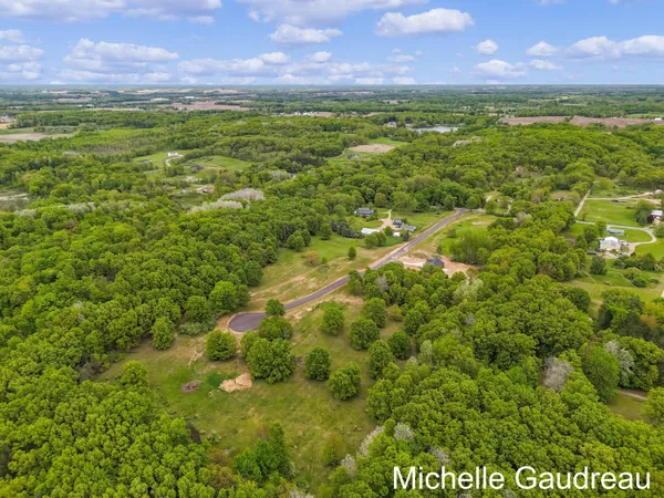 $95,900 | 2 Leaf Lane, Freeport, MI 49325