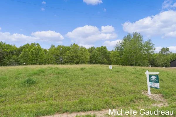 $95,900 | 2 Leaf Lane, Freeport, MI 49325