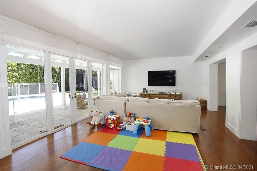 345 Gulf Road Key Biscayne, FL 33149 - Photo 10 of 30