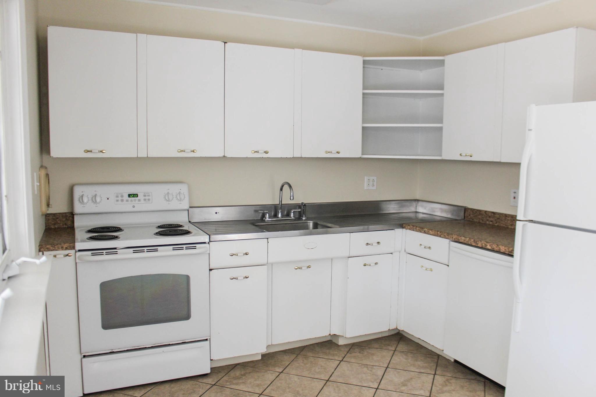 15 Long Loop Road Levittown, PA 19056 - Photo 11 of 34 Eat-in Kitchen