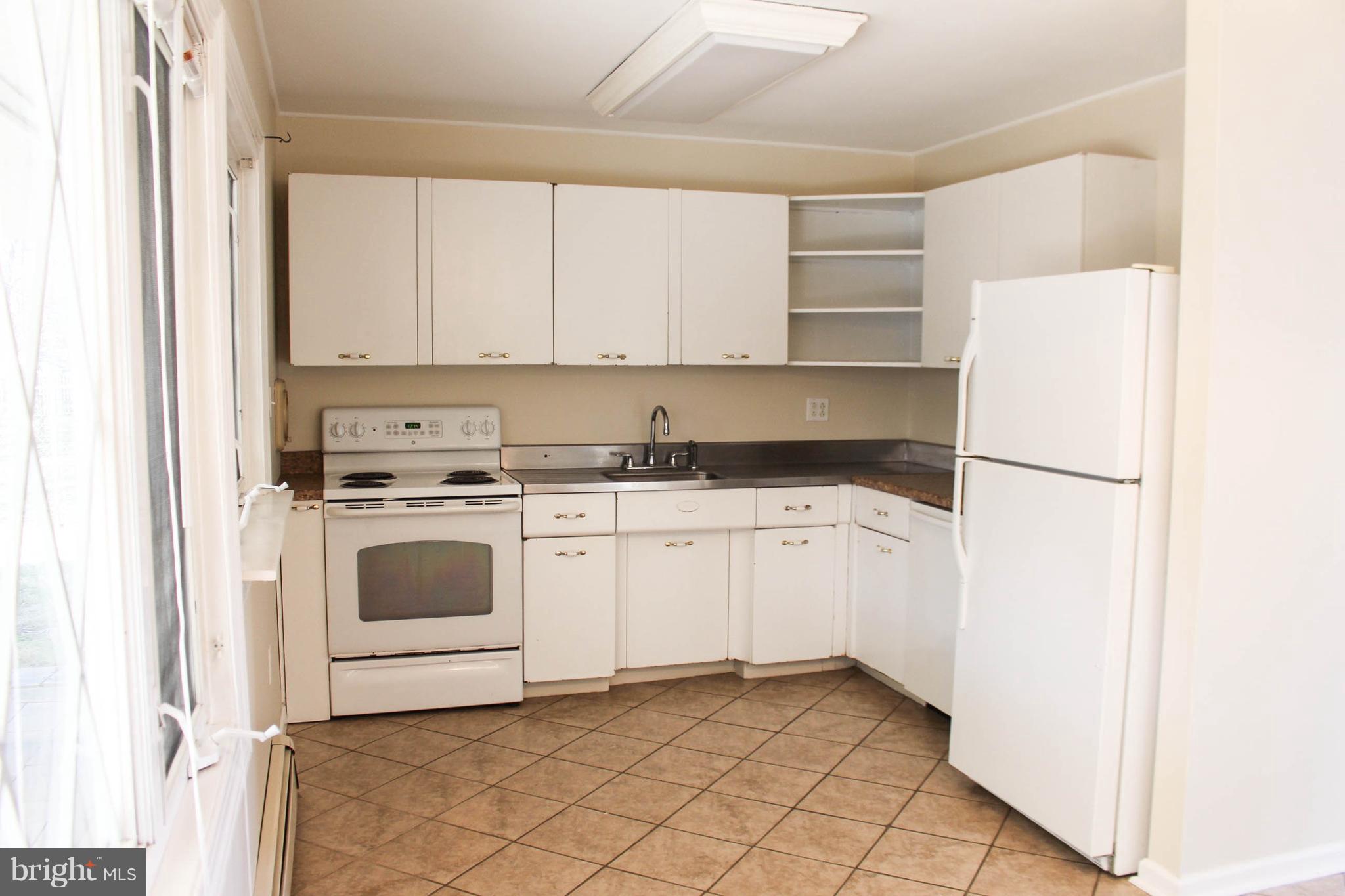15 Long Loop Road Levittown, PA 19056 - Photo 12 of 34 Eat-in Kitchen