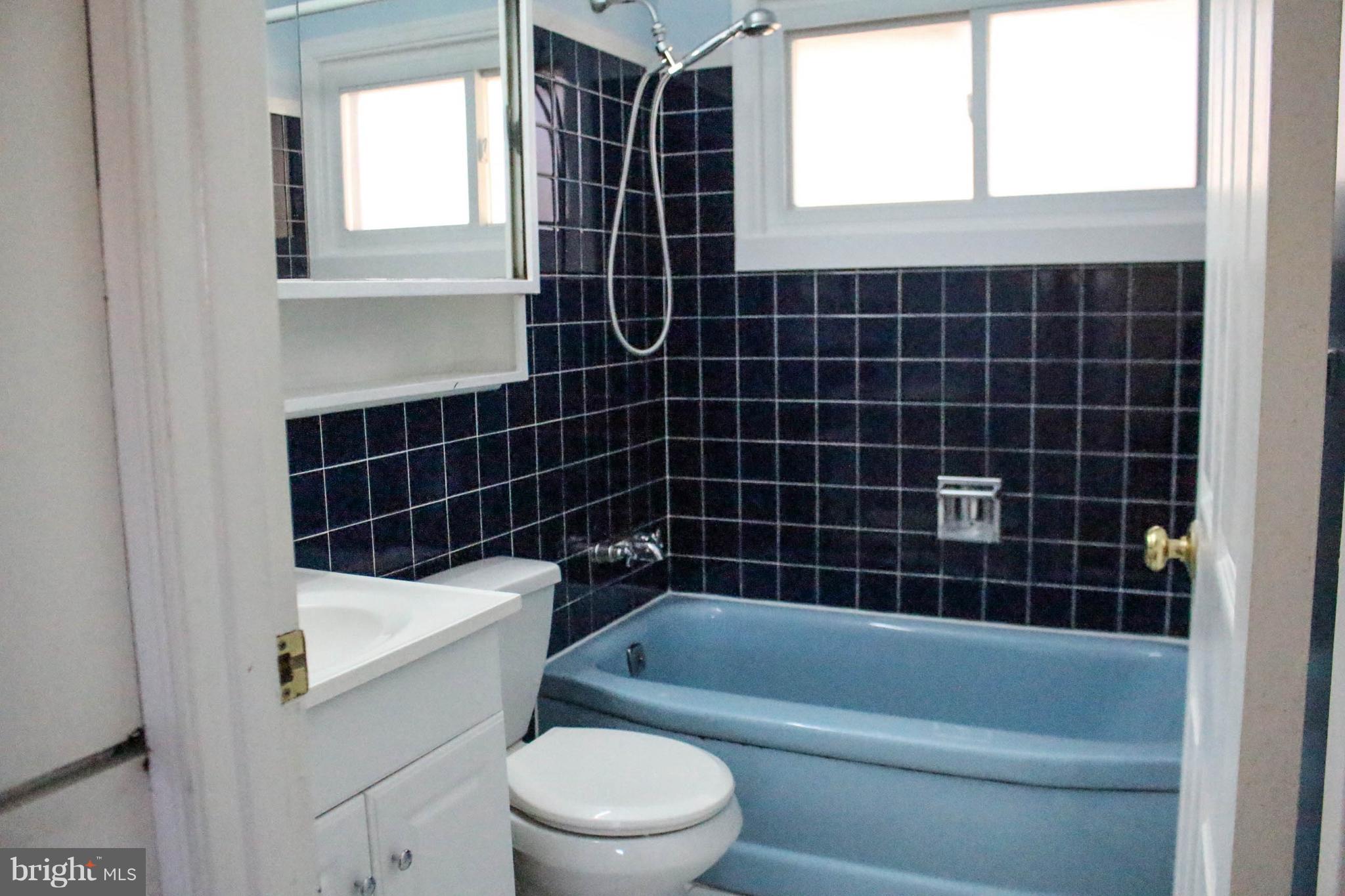 15 Long Loop Road Levittown, PA 19056 - Photo 18 of 34 1st Floor bath