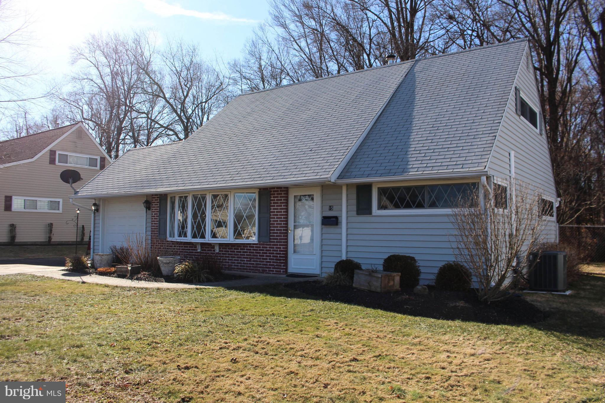 15 Long Loop Road Levittown, PA 19056 - Photo 3 of 34 4 bdrm 2 bath
