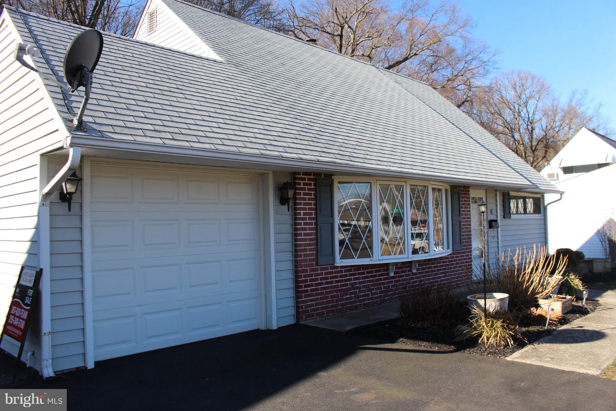 15 Long Loop Road Levittown, PA 19056 - Photo 4 of 34 One Car Garage