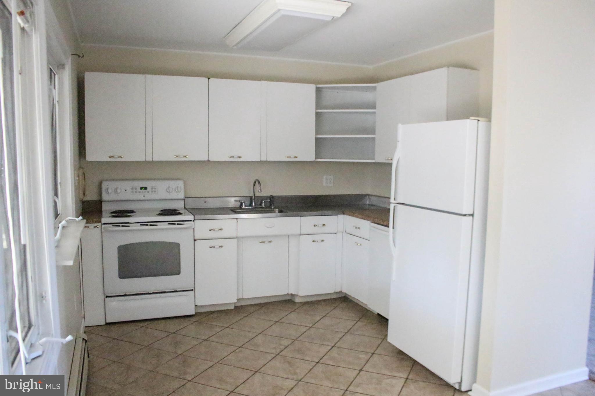 15 Long Loop Road Levittown, PA 19056 - Photo 10 of 34 Eat-in Kitchen