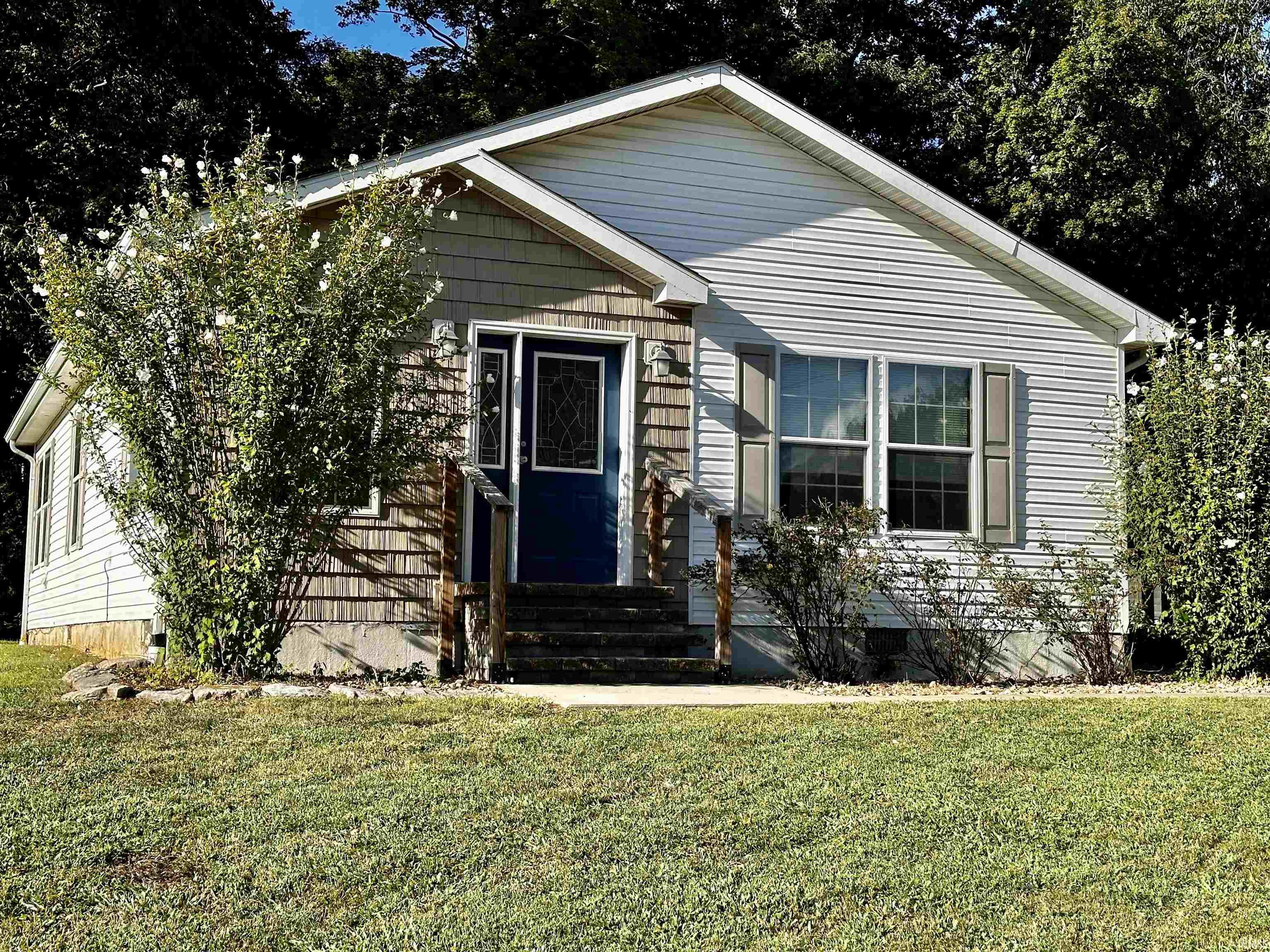 415 15th Street Bedford, IN 47421 - Photo 2 of 19