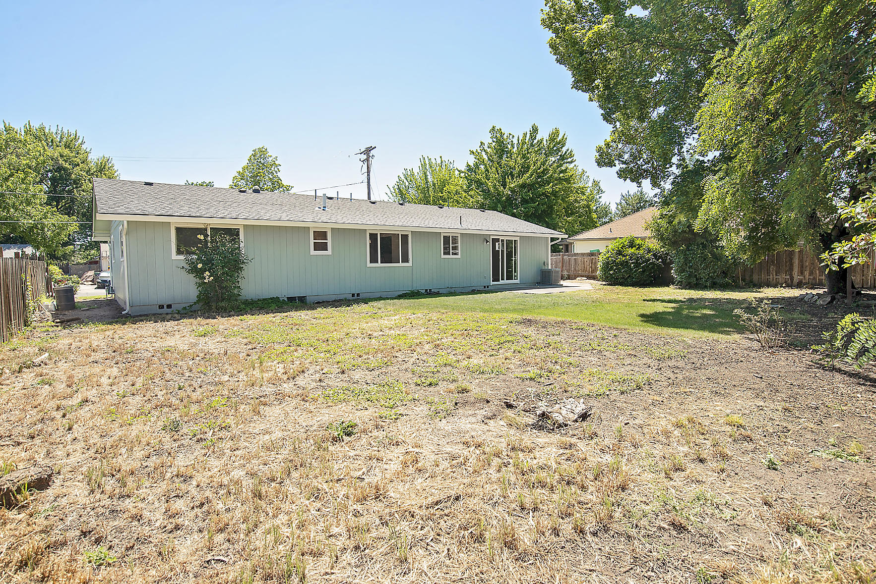 112 Vincent Avenue Central Point, OR 97502 - Photo 27 of 29 Back Yard