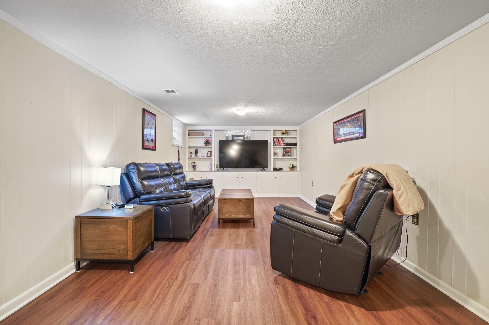 2338 Edgevale Road Columbus, OH 43221 - Photo 21 of 27 45-web-or-mls-DSC07452