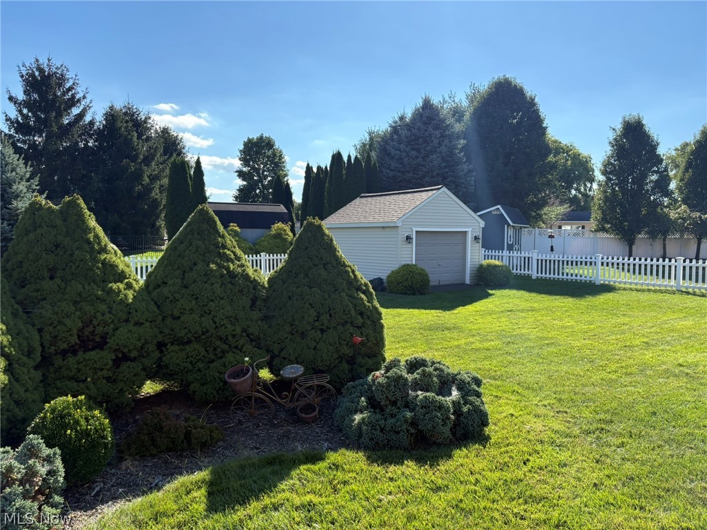 203 River's Edge Drive Amherst, OH 44001 - Photo 21 of 33 Landscaping is great
