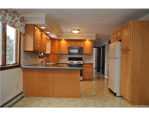 395 Hallowell Road Pownal, ME 04069 - Photo 4 of 25 Kitchen.