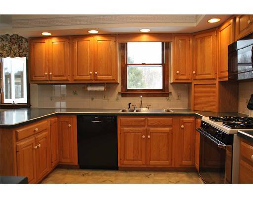 395 Hallowell Road Pownal, ME 04069 - Photo 5 of 25 Kitchen.