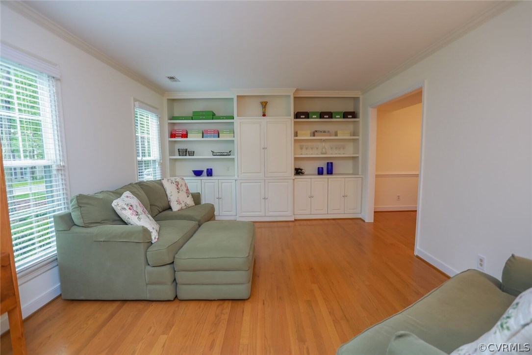 3002 Cove Ridge Road Midlothian, VA 23112 - Photo 4 of 36 a living room with furniture and a book shelf