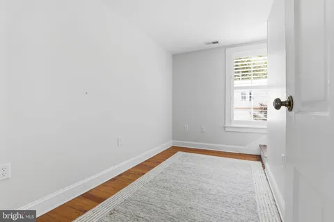 a view of empty room with window