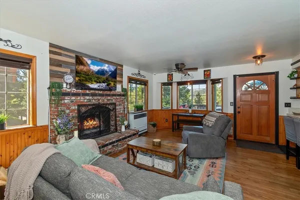 $390,000 | 23559 Lake Drive, Crestline, CA 92325