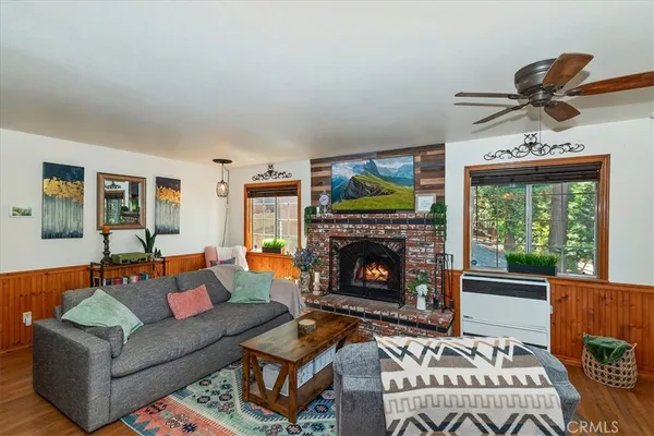 $390,000 | 23559 Lake Drive, Crestline, CA 92325