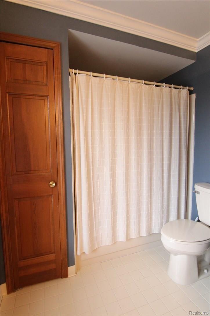 3033 Kilburn Road West Rochester, MI 48306 - Photo 51 of 52 IMG_7821.jpg