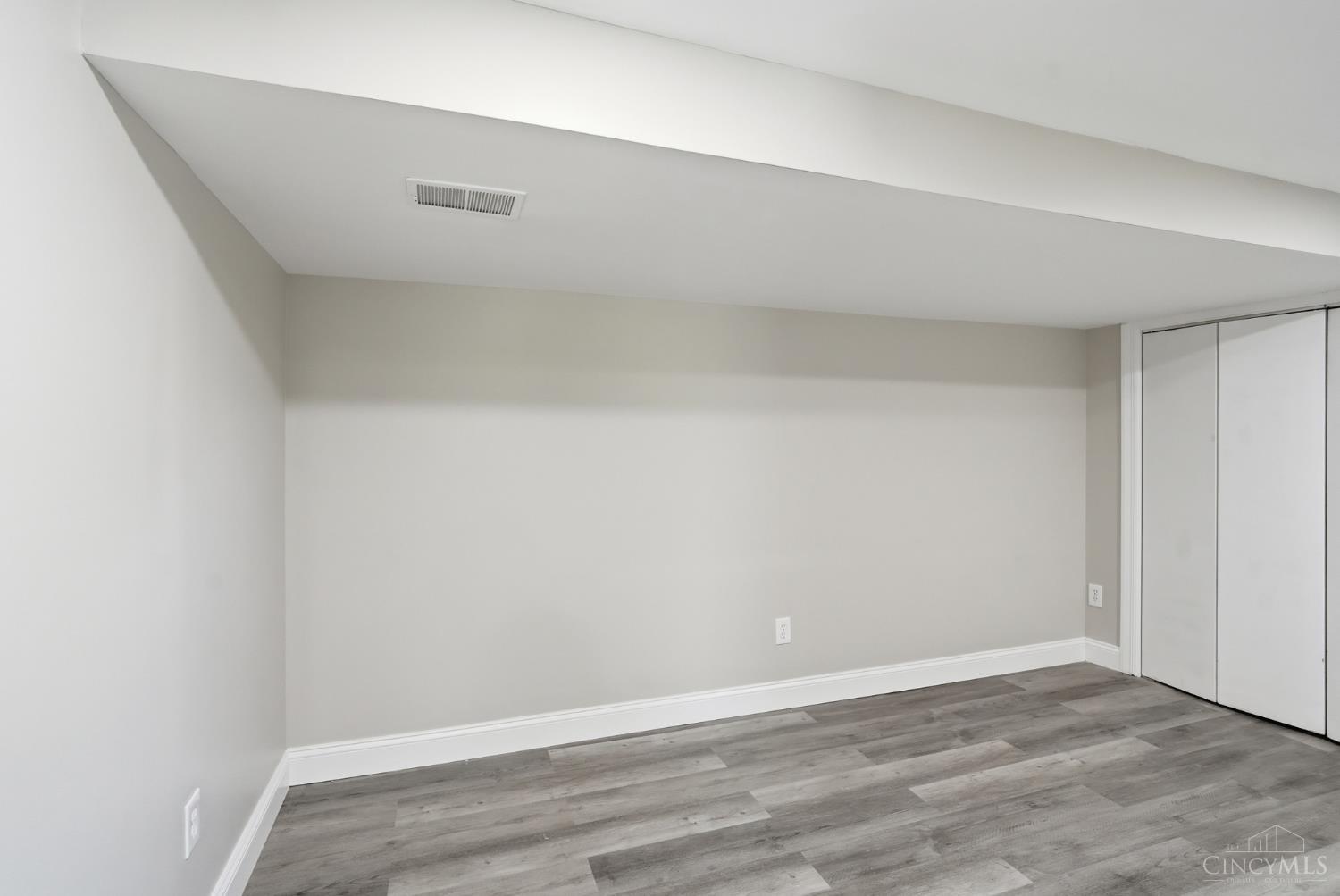 7098 Sheed Road Cincinnati, OH 45247 - Photo 13 of 28