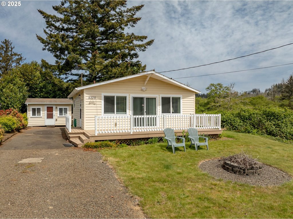 5305 Northeast 49th Street Neotsu, OR 97364 - Photo 2 of 34