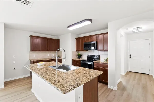 $2,100 | 230 Park Avenue, Anna, TX 75409