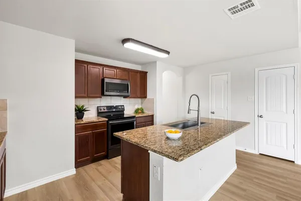 $2,100 | 230 Park Avenue, Anna, TX 75409