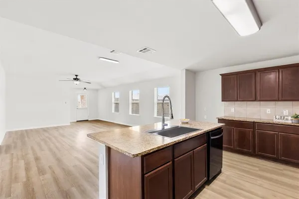 $2,100 | 230 Park Avenue, Anna, TX 75409