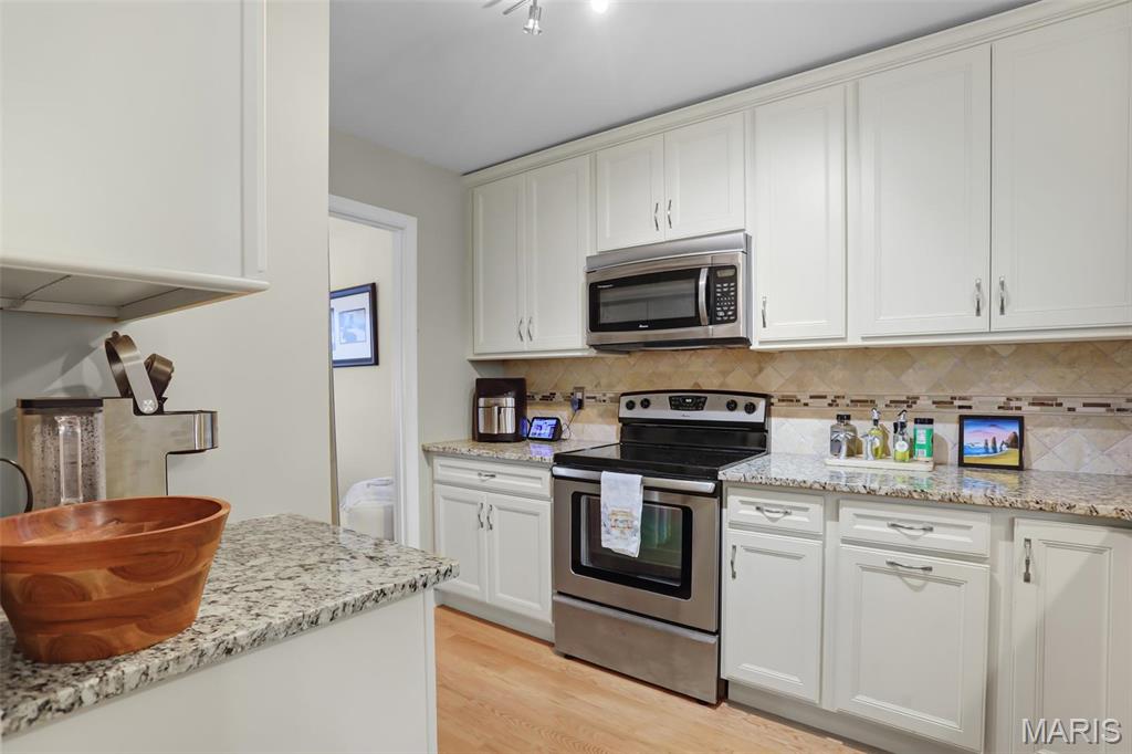 1709 Highview Cir Court Ballwin, MO 63021 - Photo 12 of 34 Gallery Image 12