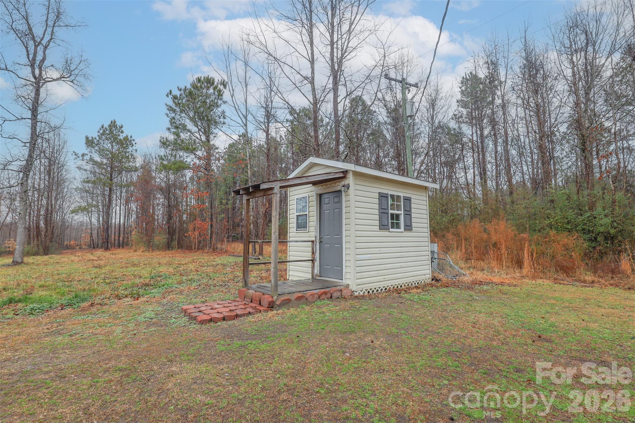 1224 Astoria Road Jamesville, NC 27846 - Photo 28 of 34 a backyard of a house with plants and large tree