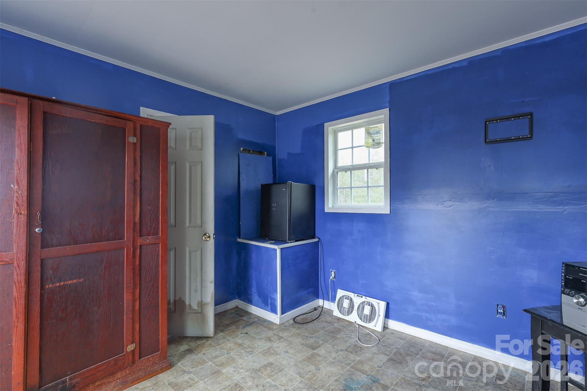 1224 Astoria Road Jamesville, NC 27846 - Photo 32 of 34 a view of a livingroom with furniture and closet