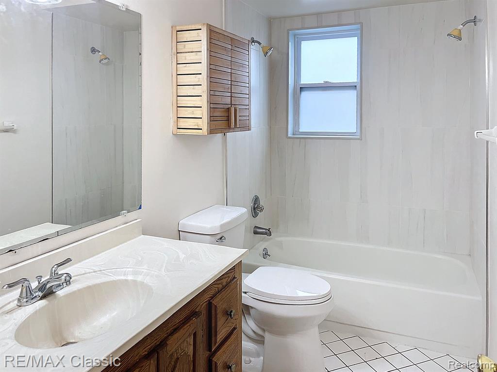 20129 Rensellor Street Livonia, MI 48152 - Photo 13 of 26