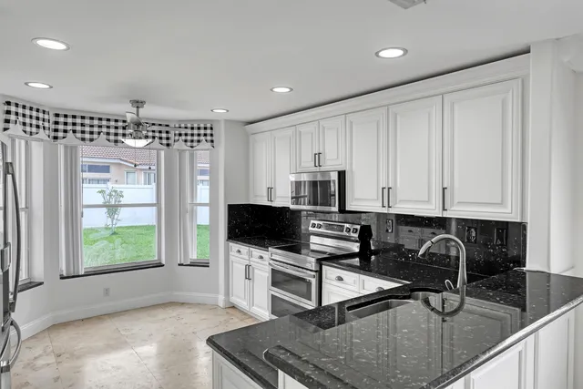 $3,600 | 5877 Las Colinas Circle, Lake Worth, FL 33463