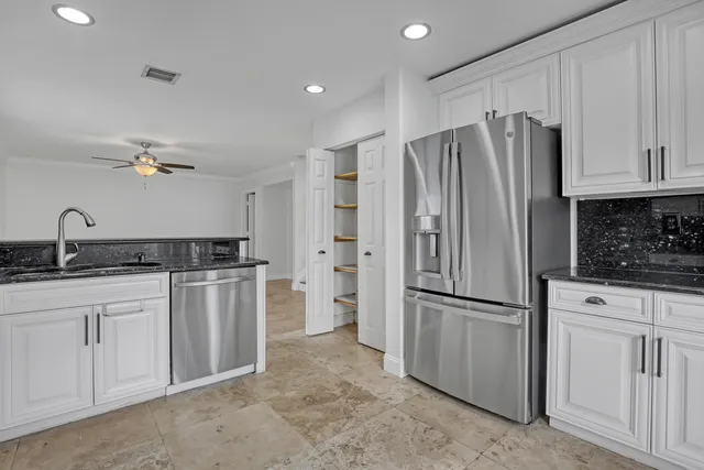 $3,600 | 5877 Las Colinas Circle, Lake Worth, FL 33463