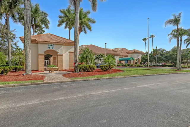$3,600 | 5877 Las Colinas Circle, Lake Worth, FL 33463