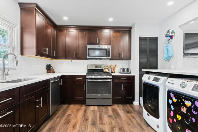 $610,000 | 573 Sumner Avenue, Belford, NJ 07718