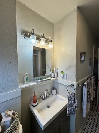 $2,400 | 20 10th Street, Unit 1, Providence, RI 02906