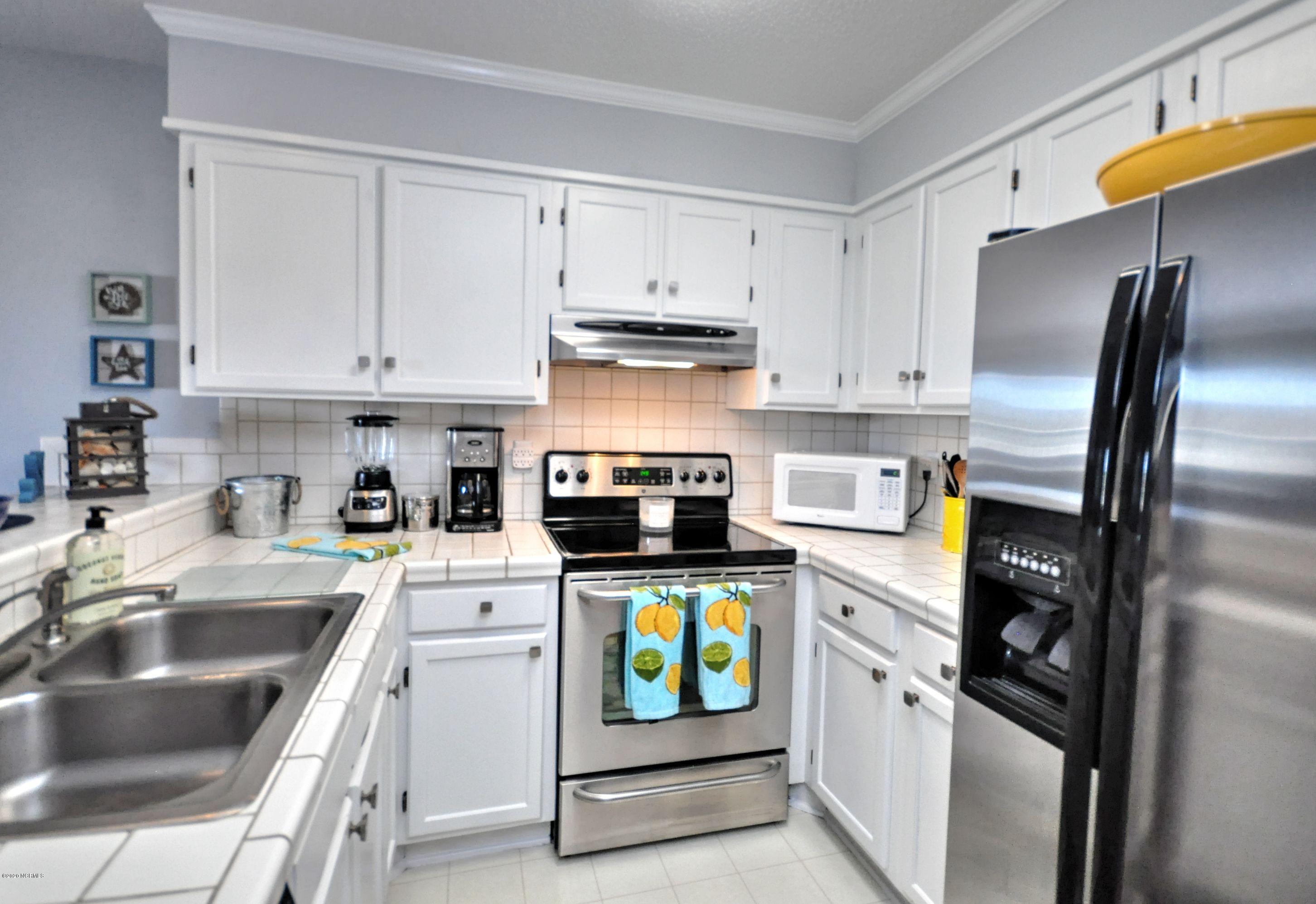 2 Seabrook Road, Unit B6 Ocean Isle Beach, NC 28469 - Photo 4 of 20 Kitchen2