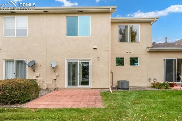 a view of outdoor space yard and front view of a house