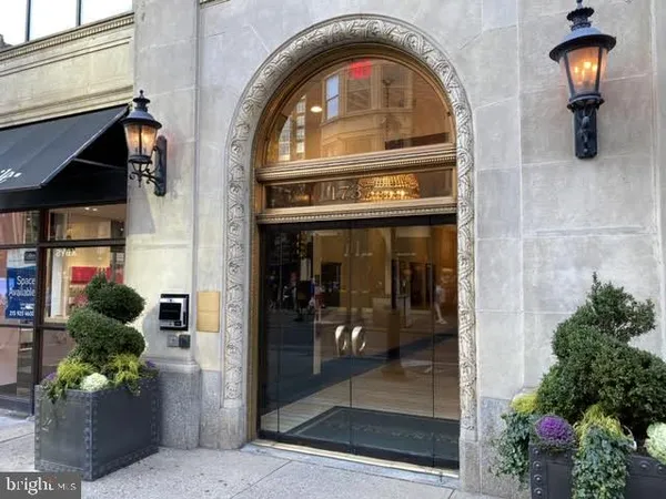 $2,600 | 1737-39 Chestnut Street, Unit 401, Philadelphia, PA 19103