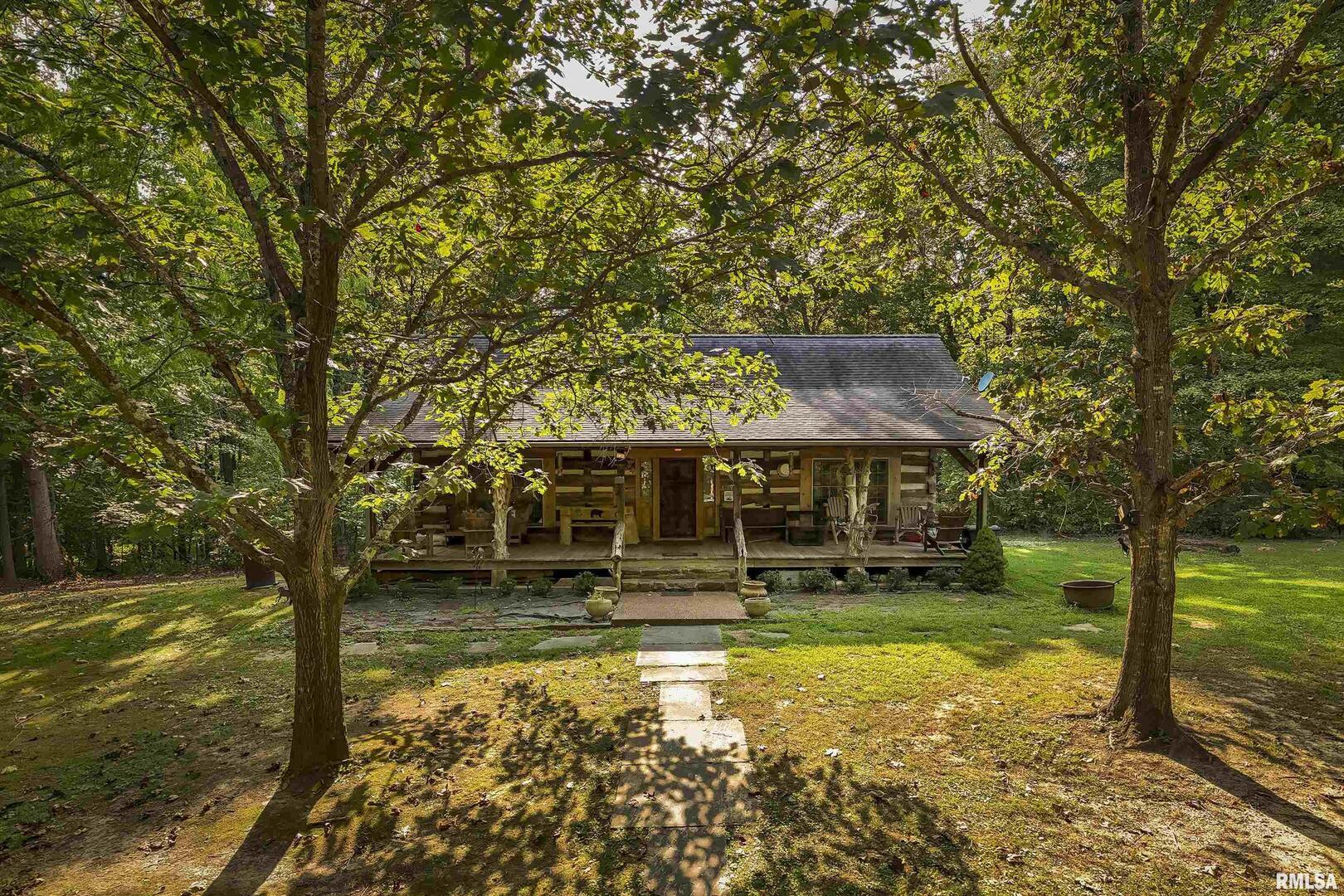 220 Timber Ridge Lane Jonesboro, IL 62952 - Photo 2 of 24 a front view of a house with garden