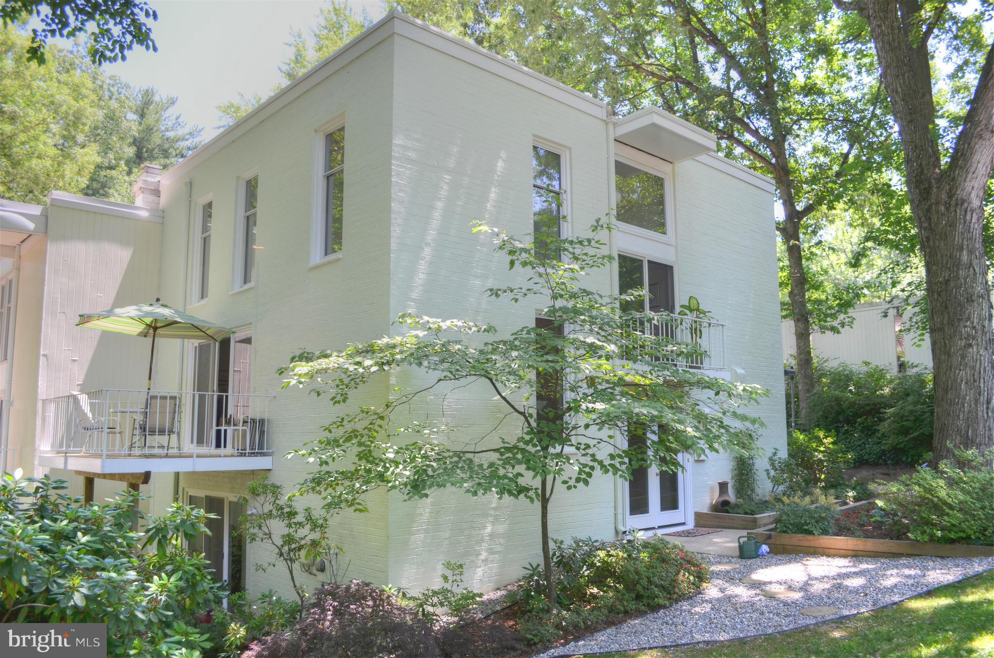 1688 Wainwright Drive Reston, VA 20190 - Photo 1 of 27 Exterior (Front)